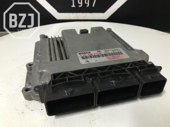 Gebruikte Computer Motormanagement Renault Clio IV (5R) 1.5 Energy dCi 90 FAP Prijs op aanvraag aangeboden door BZJ b.v.