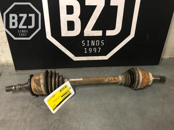 Gebruikte Aandrijfas links-voor Opel Astra K 1.4 Turbo 16V Prijs op aanvraag aangeboden door BZJ b.v.