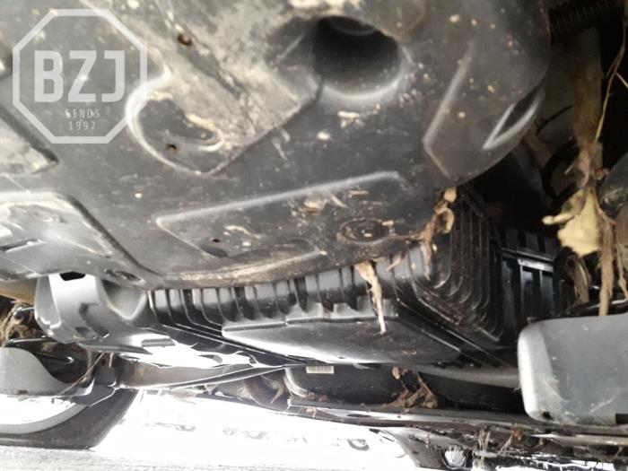 Gebruikte Adblue tank Peugeot 3008 II (M4/MC/MJ/MR) 1.6 BlueHDi 115 Prijs € 350,00 Margeregeling aangeboden door BZJ b.v.
