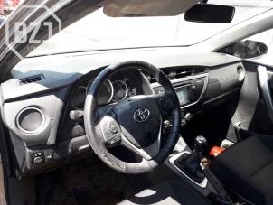 Gebruikte Airbag set + dashboard Toyota Auris (E18) 1.4 D-4D-F 16V Prijs op aanvraag aangeboden door BZJ b.v.