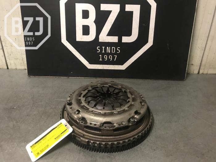Gebruikte Vliegwiel dubbele massa Renault Megane IV (RFBB) 1.2 Energy TCE 130 Prijs op aanvraag aangeboden door BZJ b.v.