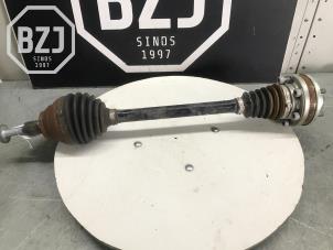 Gebruikte Homokineetas links-voor Volkswagen Golf VII (AUA) e-Golf Prijs op aanvraag aangeboden door BZJ b.v.