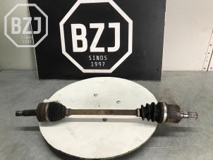 Gebruikte Aandrijfas links-voor Hyundai i20 (GBB) 1.2i 16V Prijs op aanvraag aangeboden door BZJ b.v.