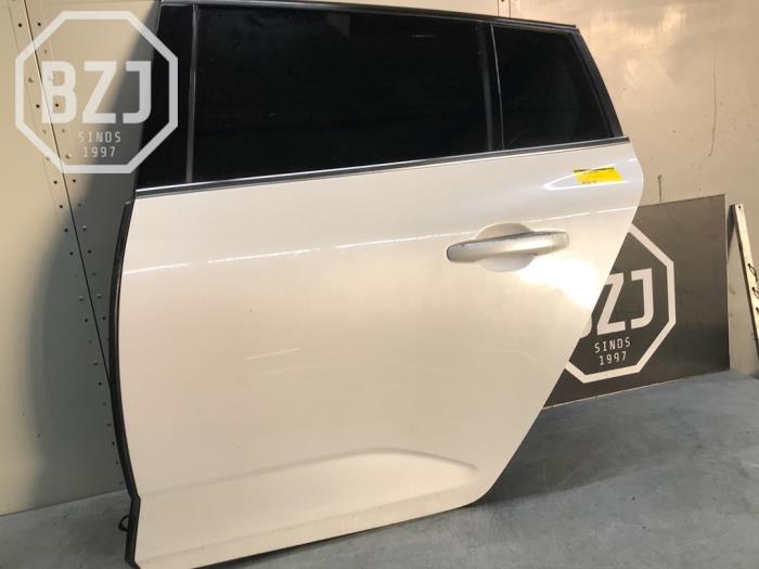 Portier 4Deurs links-achter van een Renault Megane IV Estate (RFBK)  2019