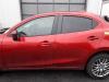 Stijl midden-links van een Mazda 2 (DJ/DL), 2014 1.5 SkyActiv-G 90 M Hybrid, Hatchback, Elektrisch Benzine, 1.496cc, 66kW (90pk), FWD, P5XB; P5XC, 2019-08, DJ6H5; DJ6HD; DJ16HF 2021