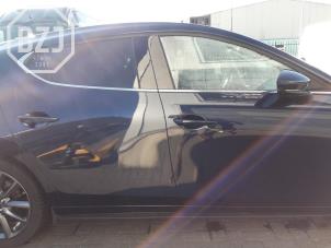 Gebruikte Middenstijl rechts Mazda 3 Sport (BP) 2.0 SkyActiv-G 122 Mild Hybrid 16V Prijs € 350,00 Margeregeling aangeboden door BZJ b.v.