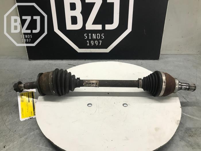 Gebruikte Aandrijfas links-voor Opel Astra K 1.4 Turbo 16V Prijs op aanvraag aangeboden door BZJ b.v.