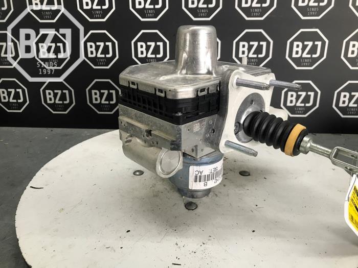 Gebruikte ABS Pomp Ford Focus 4 Wagon 1.0 EcoBoost 12V Hybrid 125 Prijs op aanvraag aangeboden door BZJ b.v.