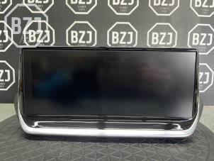 Gebruikte Navigatie Display Peugeot 2008 (UD/UK/UR/US/UX) 1.2 VTi 12V PureTech 130 Prijs op aanvraag aangeboden door BZJ b.v.