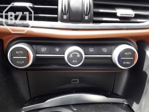 Gebruikte Climatronic Paneel Alfa Romeo Giulia (952) 2.2d 160 16V Prijs op aanvraag aangeboden door BZJ b.v.