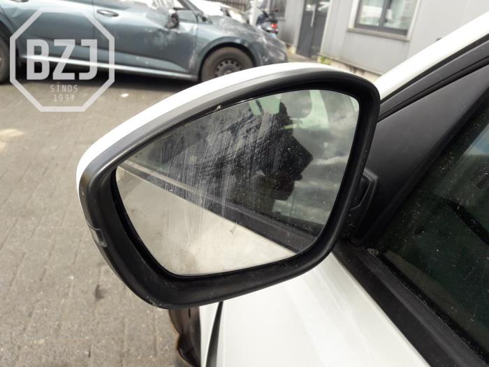 Buitenspiegel links van een Peugeot 308 (L3/L8/LB/LH/LP) 1.6 BlueHDi 100 2016
