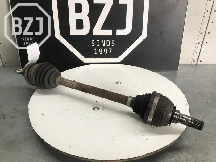 Gebruikte Aandrijfas links-voor Opel Astra K Sports Tourer Prijs op aanvraag aangeboden door BZJ b.v.