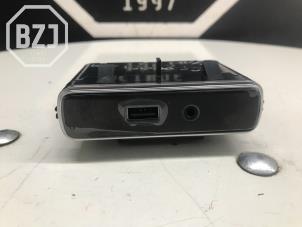 Gebruikte AUX/USB aansluiting Citroen DS5 (KD/KF) 1.6 16V THP 200 Prijs op aanvraag aangeboden door BZJ b.v.