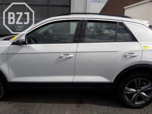 Gebruikte B-stijl links Volkswagen T-Roc 1.0 TSI 12V BlueMotion Prijs € 400,00 Margeregeling aangeboden door BZJ b.v.