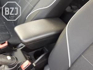 Gebruikte Armsteun Ford Fiesta 7 1.1 Ti-VCT 12V 85 Prijs € 75,00 Margeregeling aangeboden door BZJ b.v.