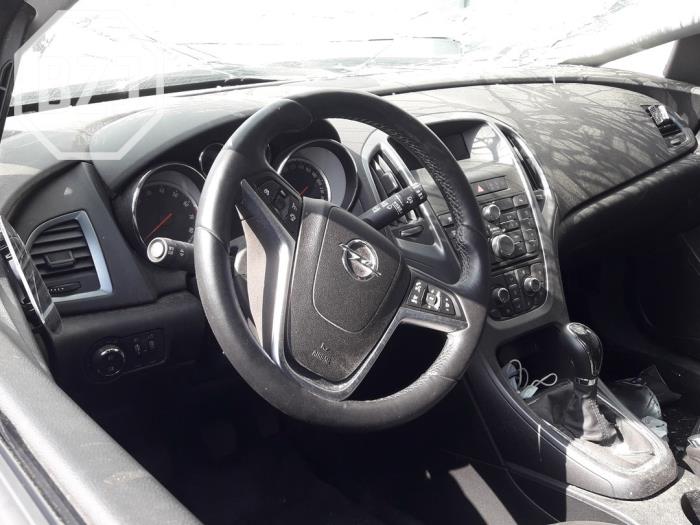 Airbag set + dashboard van een Opel Astra J (PC6/PD6/PE6/PF6) 1.4 Turbo 16V 2015