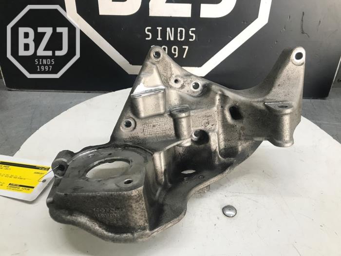 Gebruikte Dynamosteun onder Volvo V40 (MV) 2.0 D2 16V Prijs € 60,00 Margeregeling aangeboden door BZJ b.v.