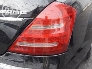 Gebruikte Achterlicht rechts Mercedes S (W221) 3.0 S-320 CDI 24V Prijs € 150,00 Margeregeling aangeboden door BZJ b.v.