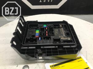 Gebruikte Zekeringkast Renault Clio V (RJAB) 1.0 TCe 100 12V Prijs op aanvraag aangeboden door BZJ b.v.