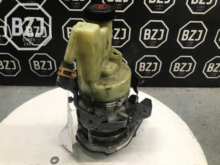 Gebruikte Servopomp Renault Master III (MA/MB/MC/MD/MH/MF/MG/MH) 2.3 dCi 135 16V FWD Prijs op aanvraag aangeboden door BZJ b.v.