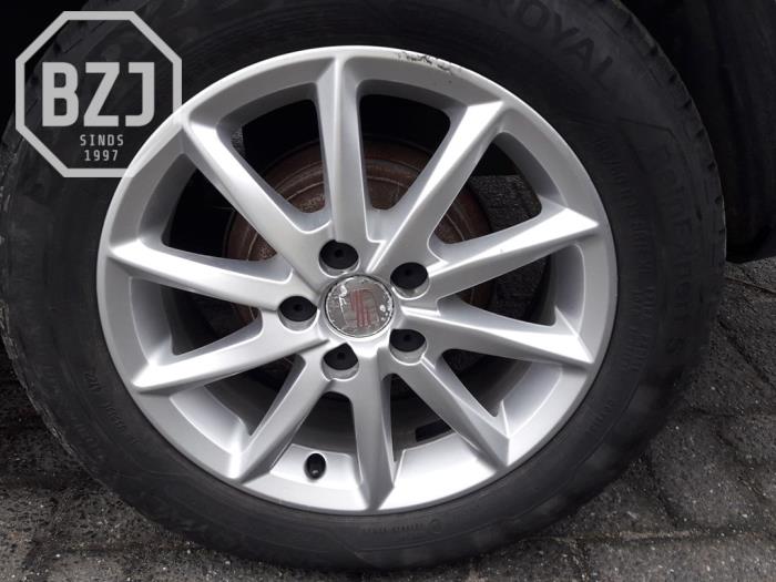 Velgenset Sport van een Seat Ibiza ST (6J8) 1.2 TDI Ecomotive 2012