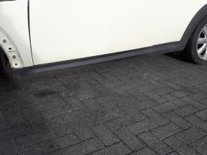 Gebruikte Zijskirt links Mini Clubman (R55) 1.6 16V Cooper S Prijs op aanvraag aangeboden door BZJ b.v.