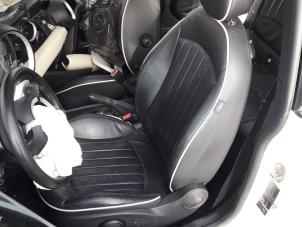 Gebruikte Voorstoel links Mini Clubman (R55) 1.6 16V Cooper S Prijs op aanvraag aangeboden door BZJ b.v.