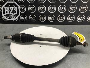 Gebruikte Homokineetas links-voor Dacia Logan MCV (KS) 1.6 16V Prijs op aanvraag aangeboden door BZJ b.v.