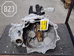 Gebruikte Versnellingsbak Volkswagen Polo V (6R) 1.0 12V BlueMotion Technology Prijs € 475,00 Margeregeling aangeboden door BZJ b.v.