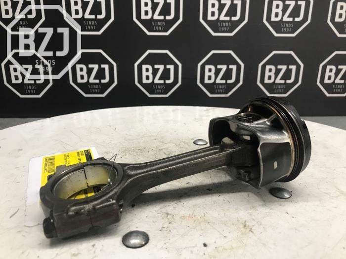 Gebruikte Zuiger Renault Captur Prijs op aanvraag aangeboden door BZJ b.v.