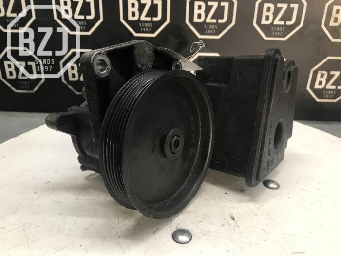 Gebruikte Pomp Servo Mercedes S (W221) 3.5 S-350 24V Prijs op aanvraag aangeboden door BZJ b.v.