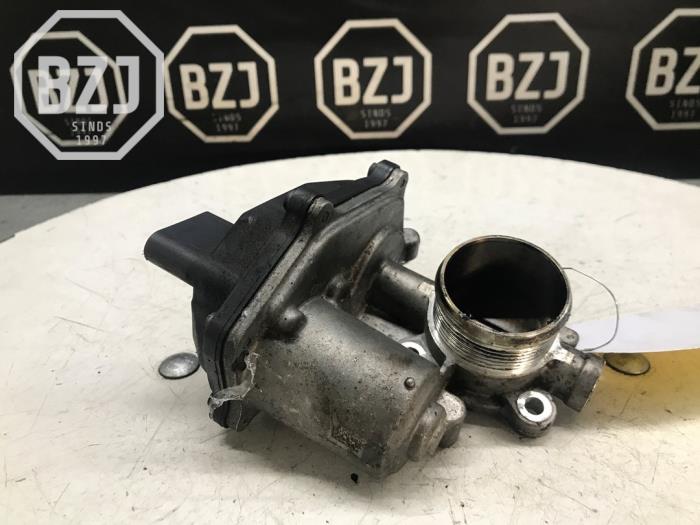 Gebruikte Gasklephuis Volkswagen Passat Variant (3G5) 1.6 TDI 16V Prijs € 50,00 Margeregeling aangeboden door BZJ b.v.