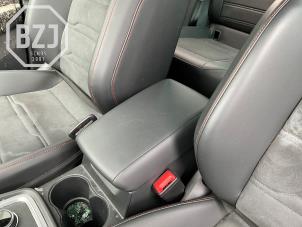 Gebruikte Armleuning Seat Ateca (5FPX) 1.5 TSI 16V Prijs op aanvraag aangeboden door BZJ b.v.