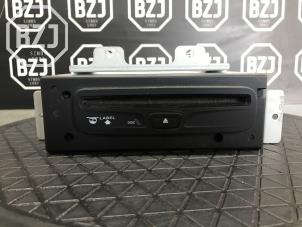 Gebruikte CD Wisselaar (diversen) Jeep Grand Cherokee (WK/WK2) 3.0 CRD V6 24V Prijs op aanvraag aangeboden door BZJ b.v.