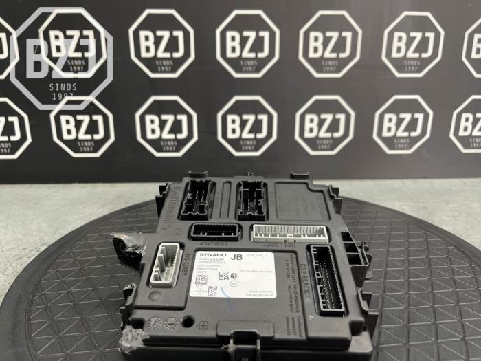 Gebruikte Module Bodycontrol Renault Clio V (RJAB) 1.0 TCe 90 12V Prijs € 145,00 Margeregeling aangeboden door BZJ b.v.
