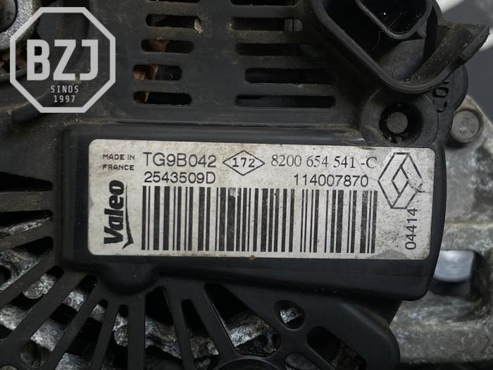 Dynamo van een Renault Twingo II (CN) 1.2 16V 2014