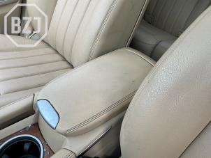Gebruikte Armsteun Mercedes ML II (164/4JG) 3.5 350 4-Matic V6 24V Prijs op aanvraag aangeboden door BZJ b.v.