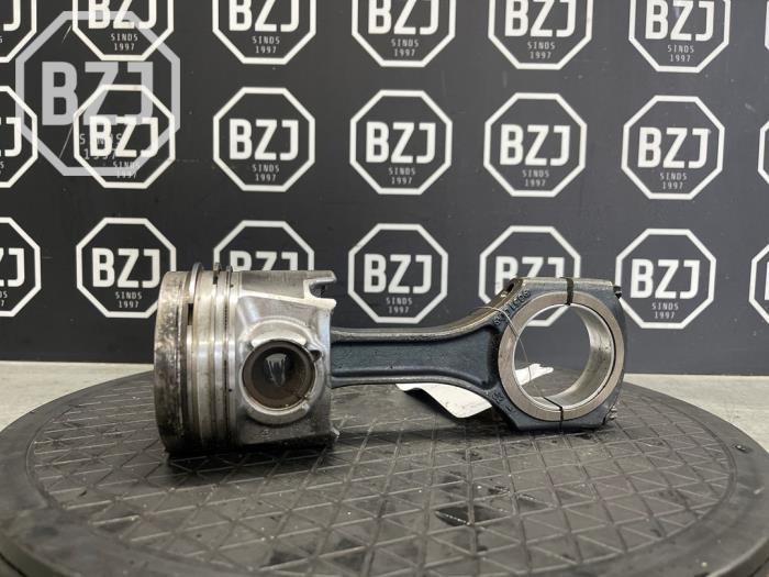Gebruikte Zuiger Mercedes Vito Tourer (447.7) 2.2 114 CDI 16V Prijs op aanvraag aangeboden door BZJ b.v.