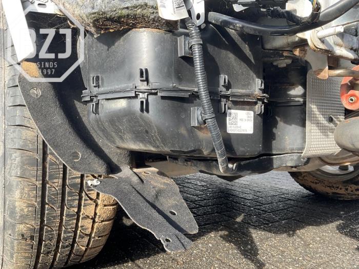 Gebruikte Tank adblue Ford Kuga III (DFK) Prijs € 350,00 Margeregeling aangeboden door BZJ b.v.