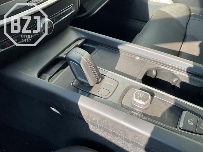 Gebruikte Versnellingspook Volvo V60 II (ZW) 2.0 B4 16V Mild Hybrid Prijs op aanvraag aangeboden door BZJ b.v.