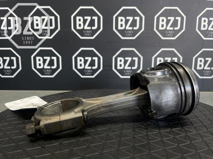 Gebruikte Zuiger Ford Kuga II (DM2) 2.0 TDCi 16V 120 Prijs op aanvraag aangeboden door BZJ b.v.