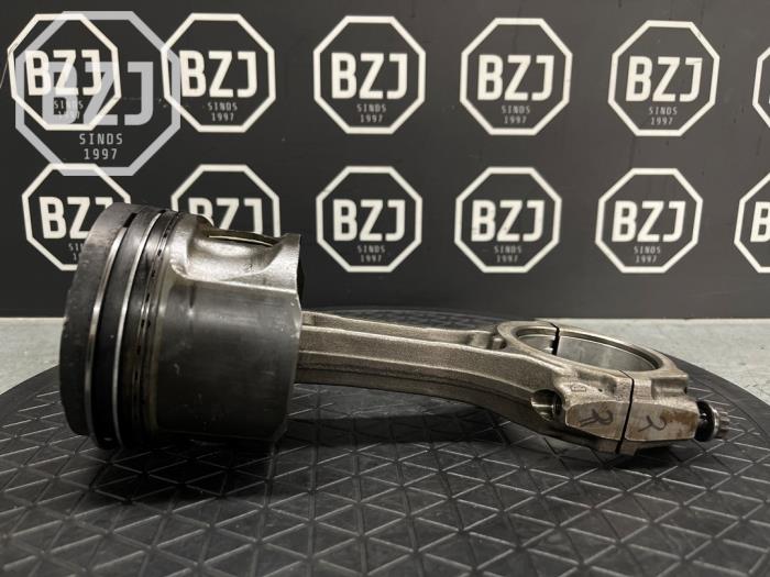 Gebruikte Zuiger Toyota Hilux IV 3.0 D4-D 16V 4x4 Prijs op aanvraag aangeboden door BZJ b.v.
