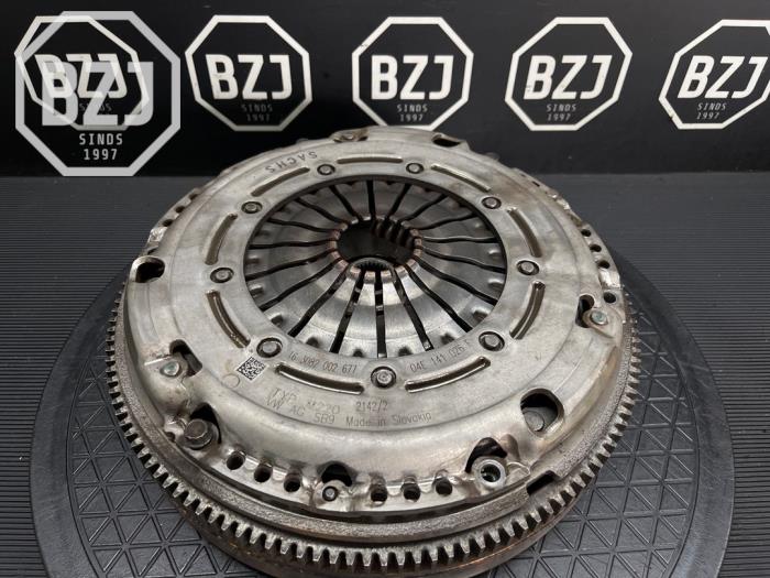 Gebruikte Dubbele massa vliegwiel Volkswagen Golf Prijs € 175,00 Margeregeling aangeboden door BZJ b.v.