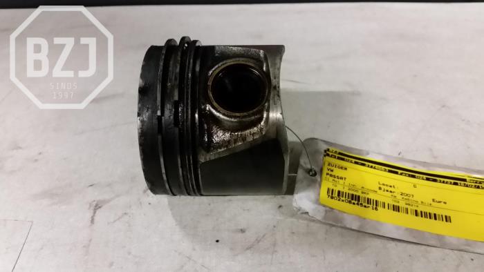 Gebruikte Zuiger Volkswagen Passat Prijs op aanvraag aangeboden door BZJ b.v.
