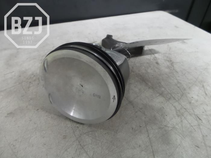 Gebruikte Zuiger Mazda CX-7 Prijs op aanvraag aangeboden door BZJ b.v.