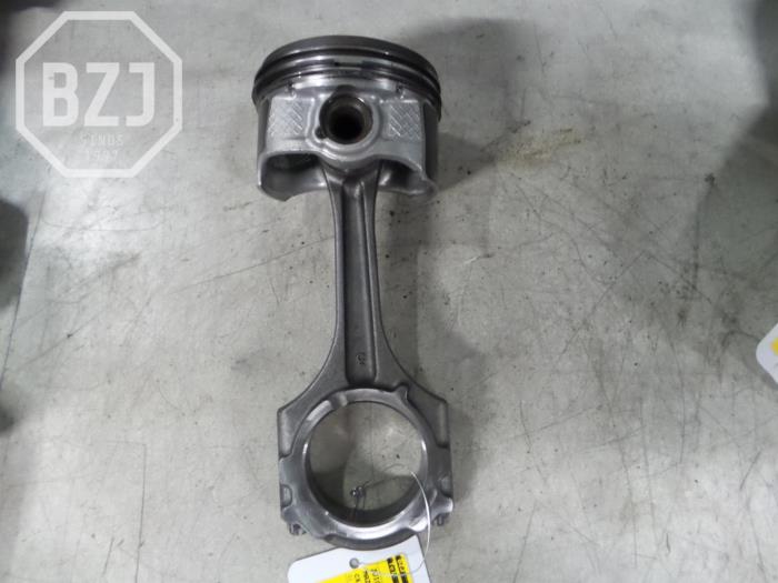 Gebruikte Zuiger Mazda CX-7 Prijs op aanvraag aangeboden door BZJ b.v.