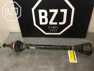 Gebruikte Aandrijfas rechts-voor Volkswagen Passat Prijs € 75,00 Margeregeling aangeboden door BZJ b.v.