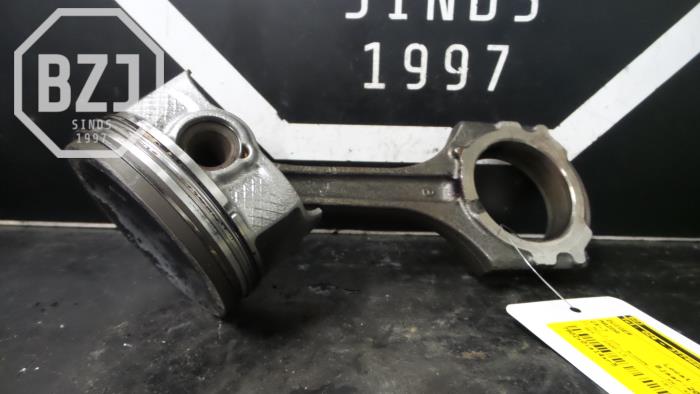 Gebruikte Zuiger Mazda CX-7 Prijs op aanvraag aangeboden door BZJ b.v.