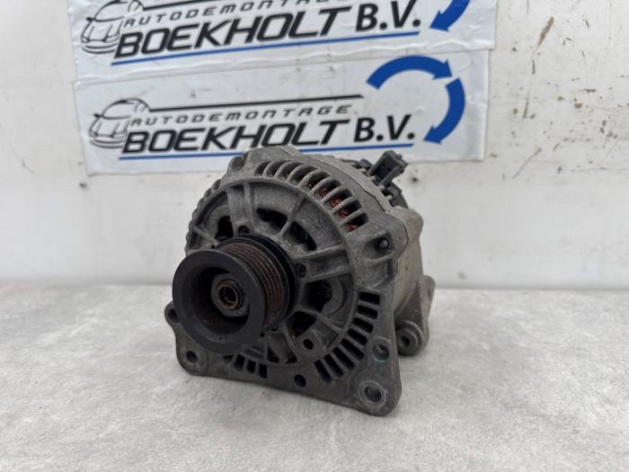 Gebruikte Alternator Volkswagen Polo III (6N1) 1.6i 75 Prijs € 45,00 Margeregeling aangeboden door Boekholt autodemontage B.V