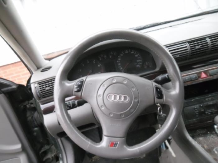 Airbag links (Stuur) van een Audi A4 Avant Quattro (B5) 2.8 V6 30V 2000